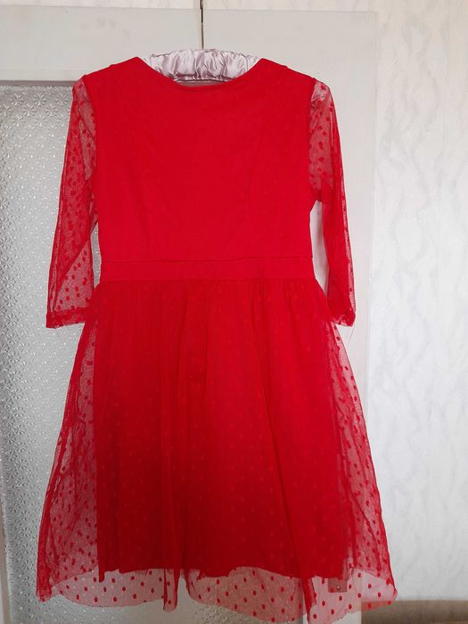 Червена бална рокля