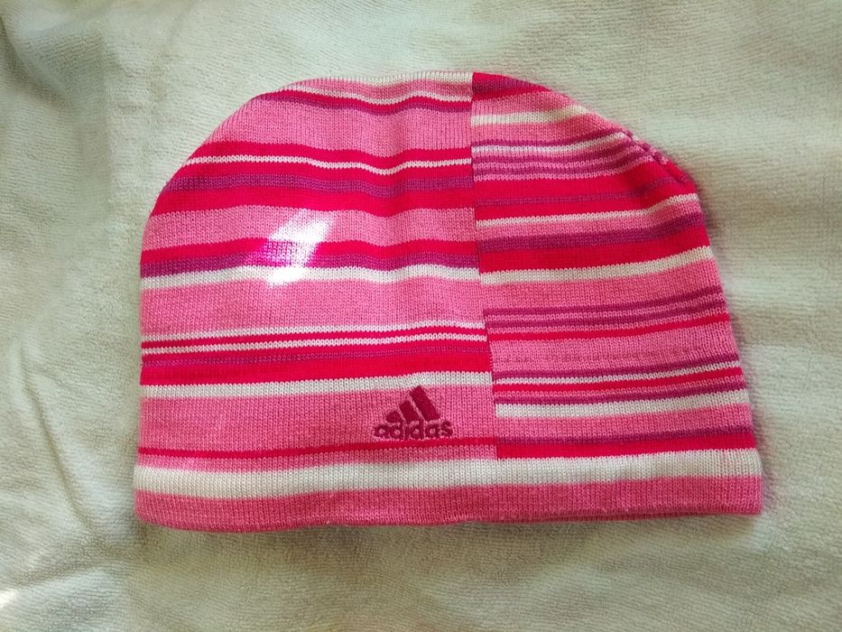 Куртка Adidas детская, шорты и 3 шапки