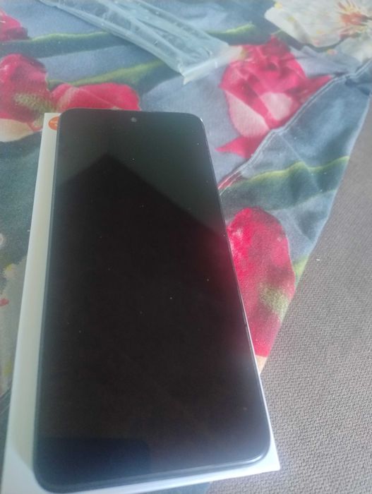 Продава се Redmi 12 256gb + 12gb ram