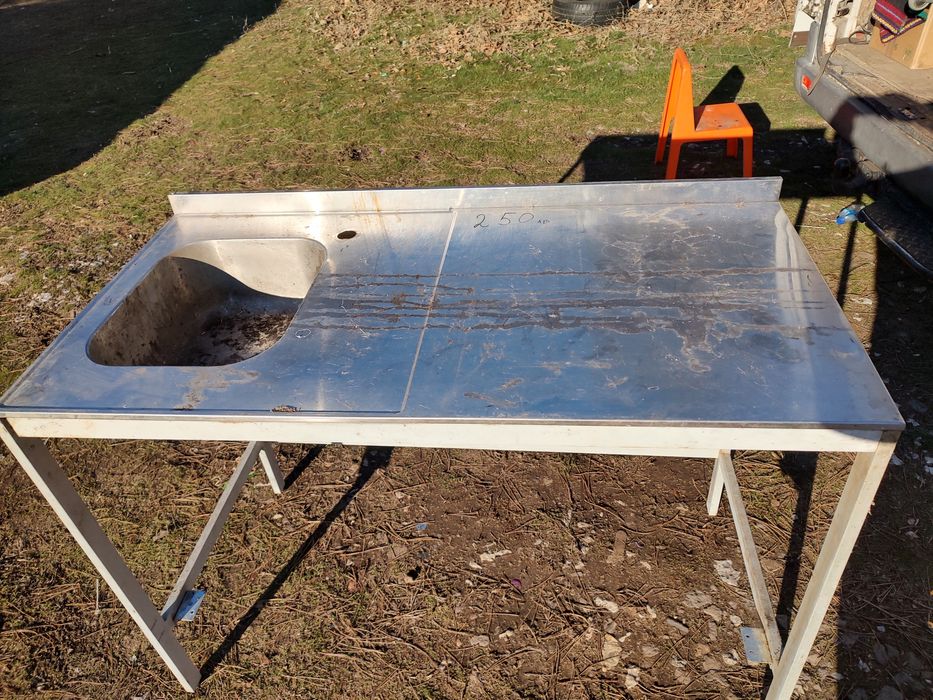 Мивка- маса за каравана или двор