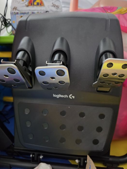 Volan logitech g29 PS5 SI PS5 + PC cu pedale si schimbător de viteze plus wheel stand Myria