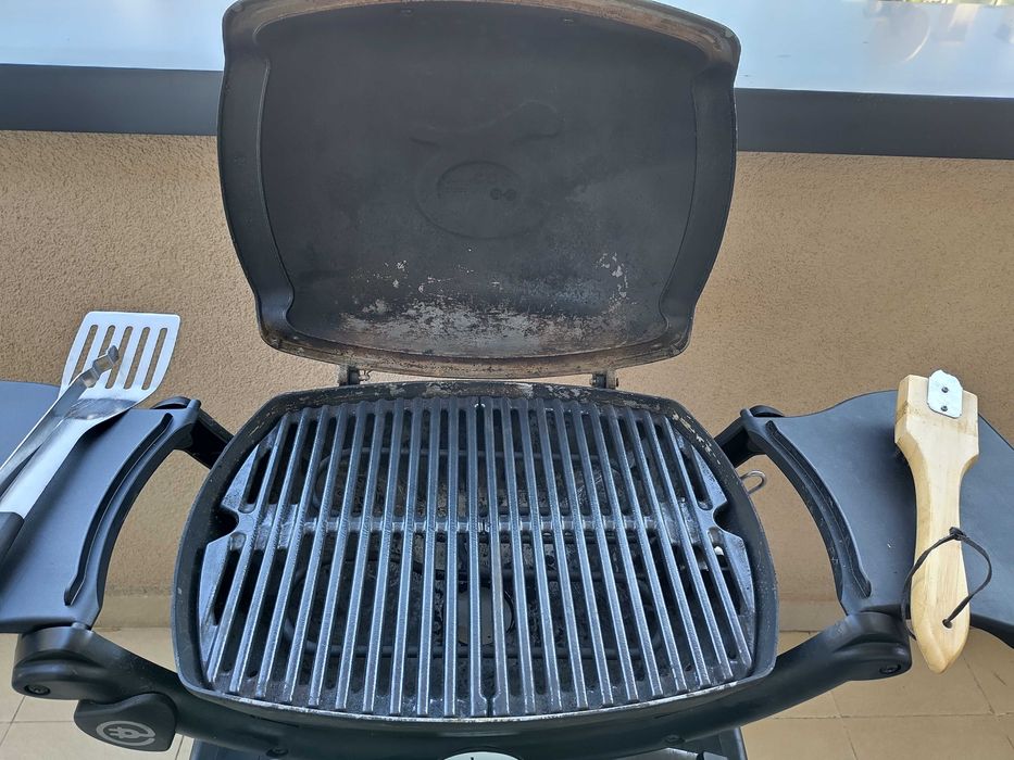 Барбекю/скара Weber Q1400 на ток с поставка, калъф и аксесоари