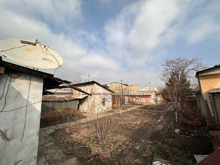 Yashnobod tumanida 6,85 sotixli uy va yer uchastkasi