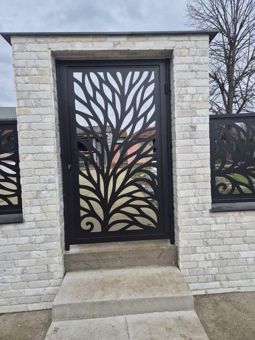 Врата метална врата