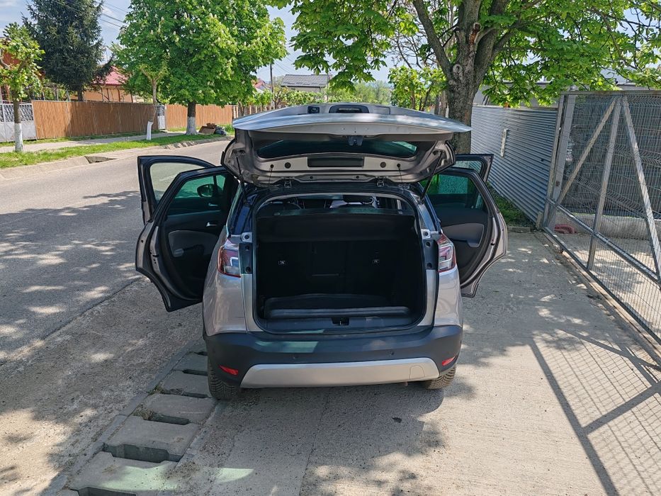 Opel Crossland X  2020.