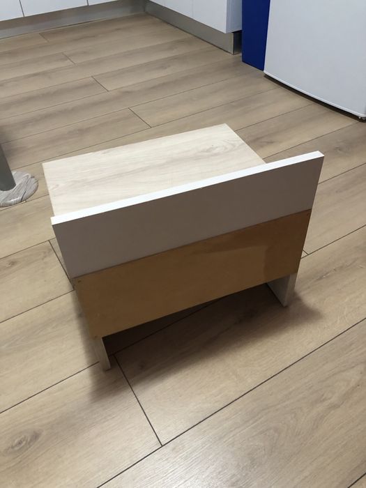 Noptieră 40 cm lungime 33 cm lățime 26 cm înălțime
