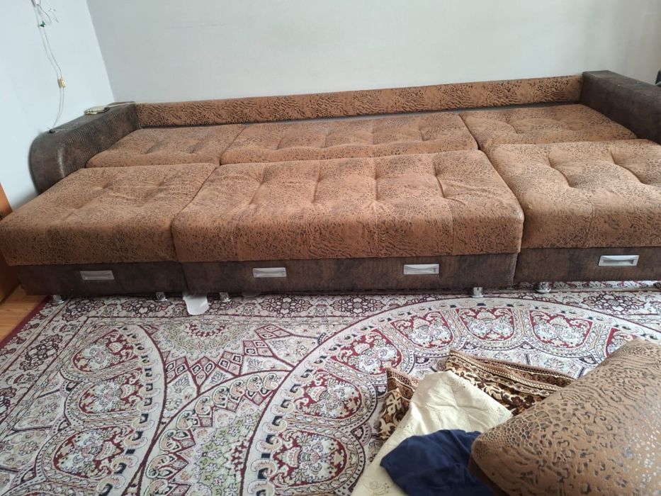 большой диван зальный