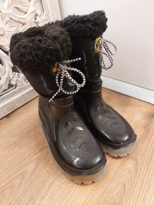 Cizme impermeabile mărime 33, îmblănite.