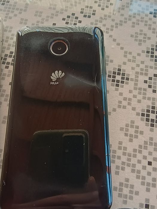 Lot trei telefoane + o tabletă (pentru piese) + Încărcător usbC funcțional