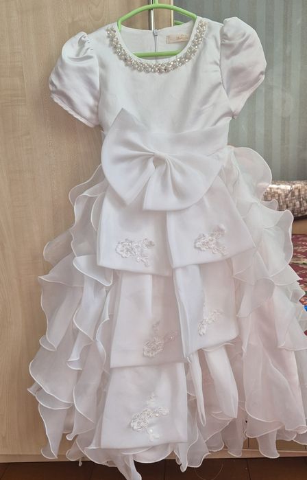 Продам платье Deloras