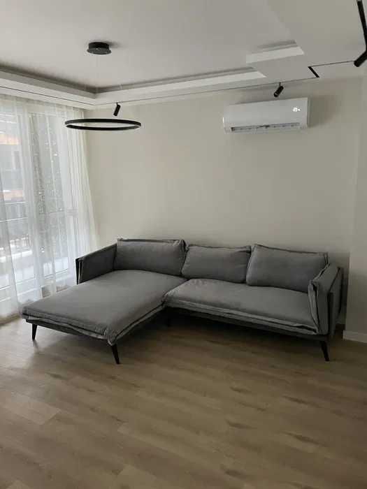 Дава се под наем Тристаен апартамент в София, Зона Б-19 - 100 кв.м за 1000 € - Снимка #1