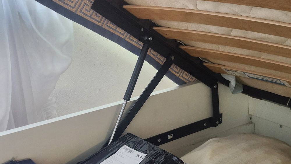 Спальный гарнитур