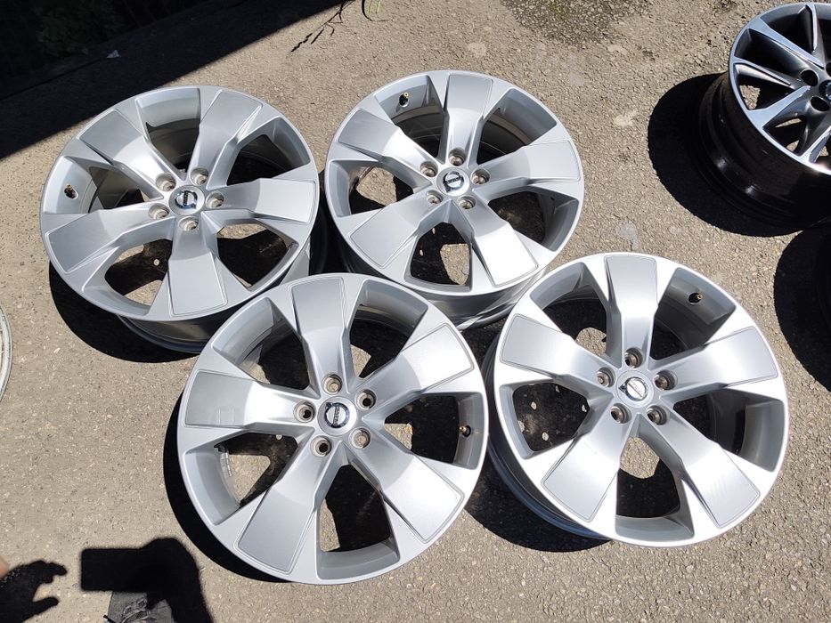 17" оригинални алуминиеви джанти за Volvo...