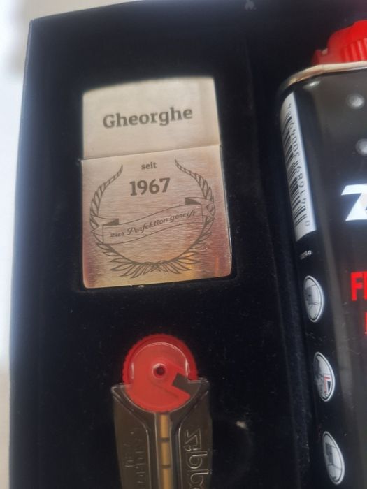 Vând bricheta zippo personalizată