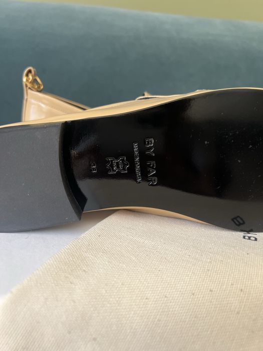 Бежови лоуфъри By Far