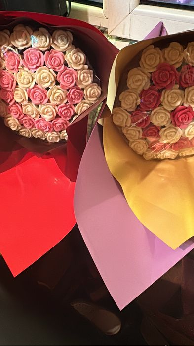 Шоколадтан жасалған гүлдер