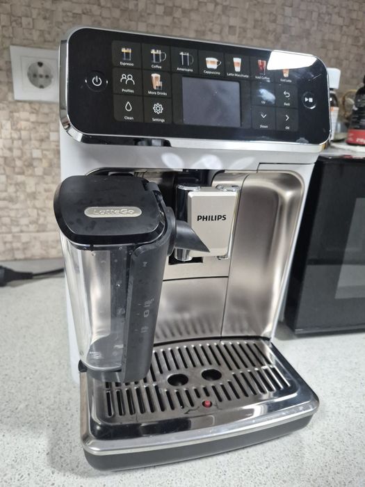 Espressor Philips 5500 LatteGo, aproape nou, garantie, folosit 2 luni