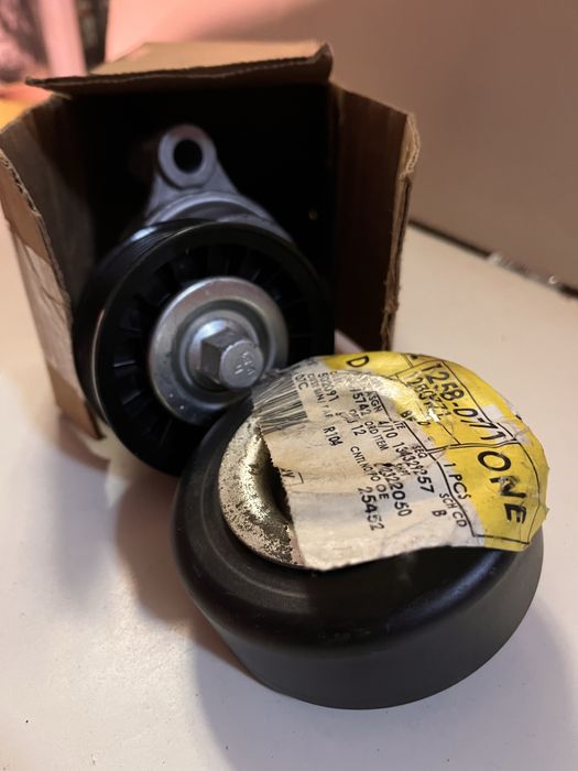 Ролик натяжителя ремня GM оригинал новый