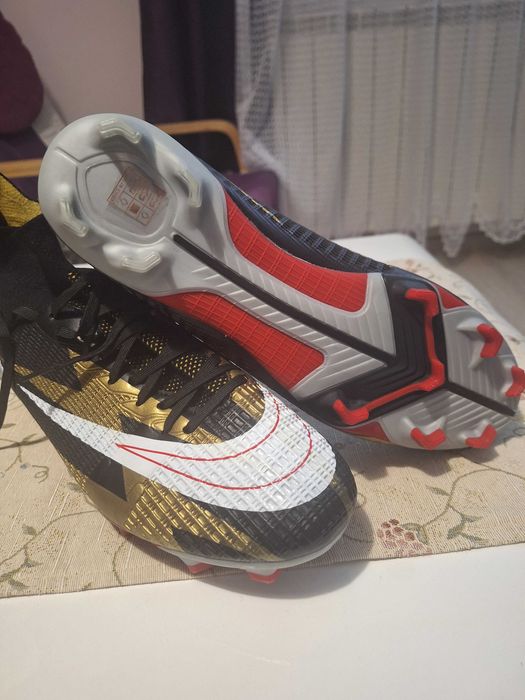 Мъжки бутонки номер 44