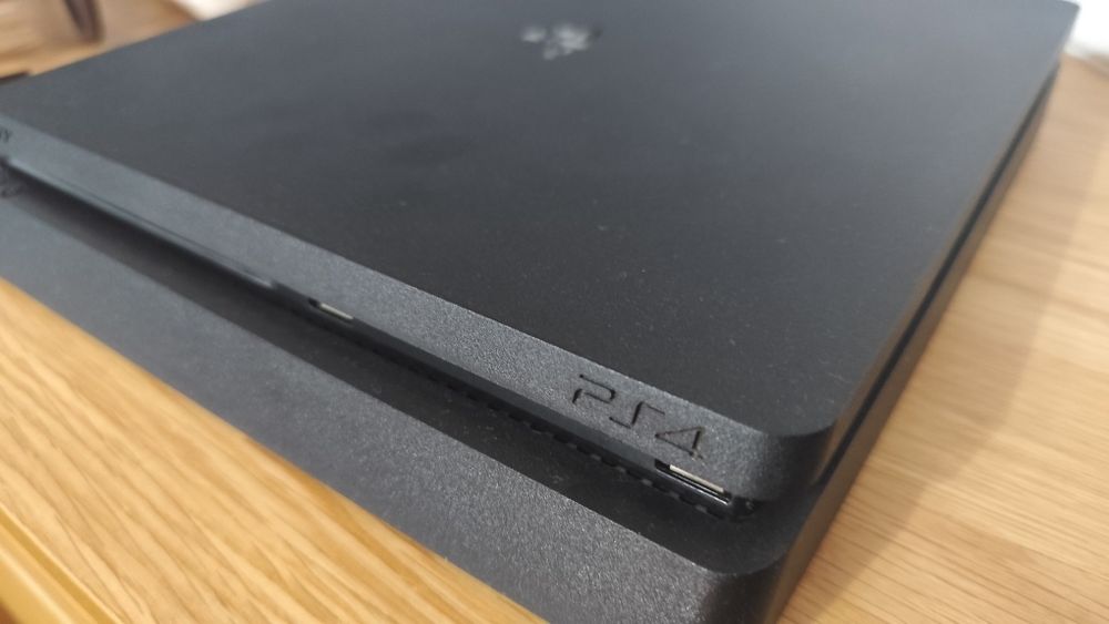 Play Station 4 modat
