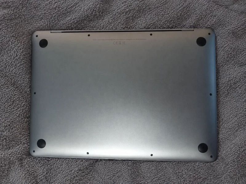 MacBook Air M1 2020 8GB/256GB - Excelentă stare + Cutie originală