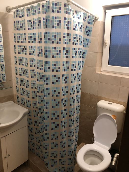 Proprietar inchiriez casa langa metrou
