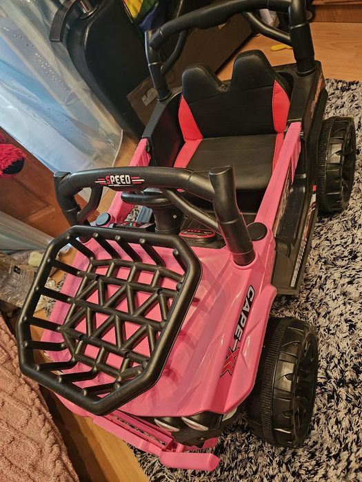 Mașinuța electrică 4x4