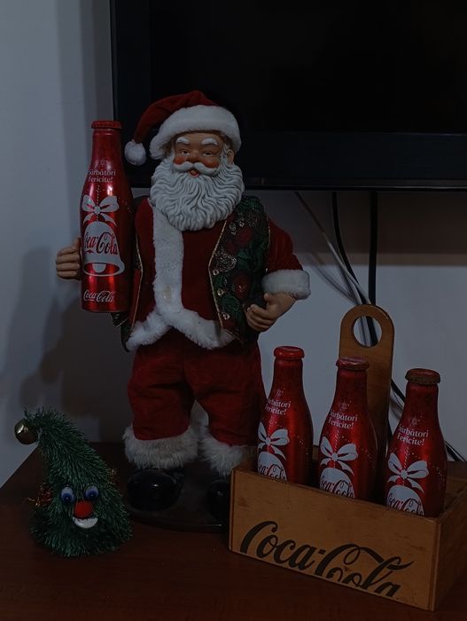 Ofertă Moș Crăciun cu sticlă de coca cola