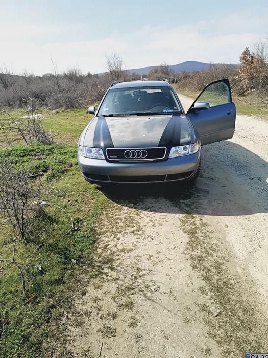: Audi A4 1.9 TDI Quattro (1998 г.) – Обслужена, без ръжда, всичко платено!Текст на обявата:Продавам Audi A4 B5 Avant 1.9 TDI Quattro, 1998