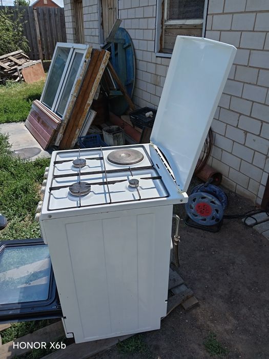 Кухонные плита(газовые-3,электронные - 1)