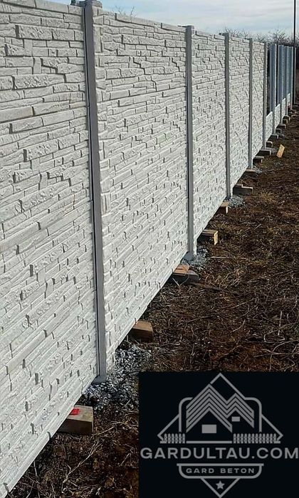 Gard din placi prefabricate de beton