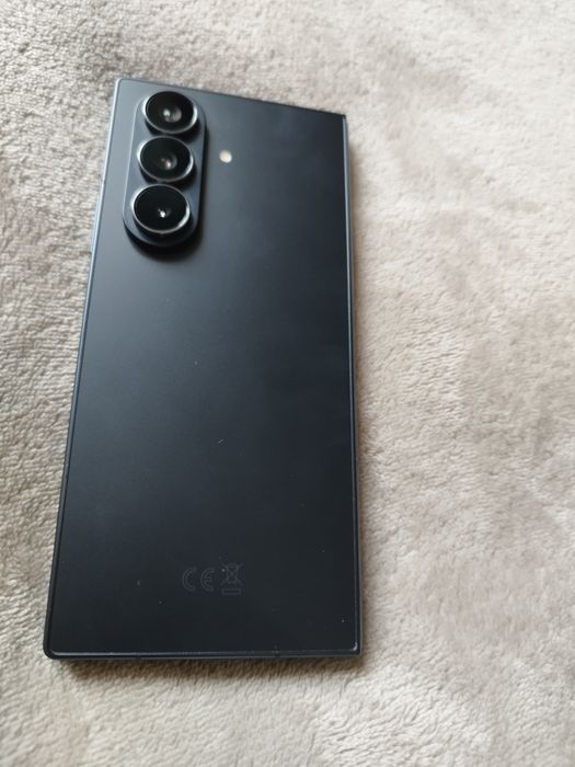 Galaxy Z Fold 7 negru ca nou.