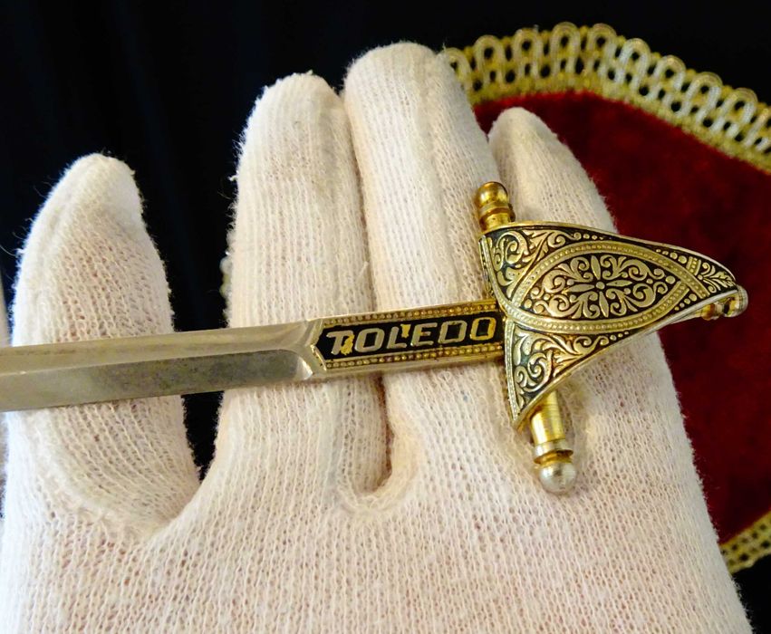 Toledo,нож за писма 28 см.,с позлата и кания.