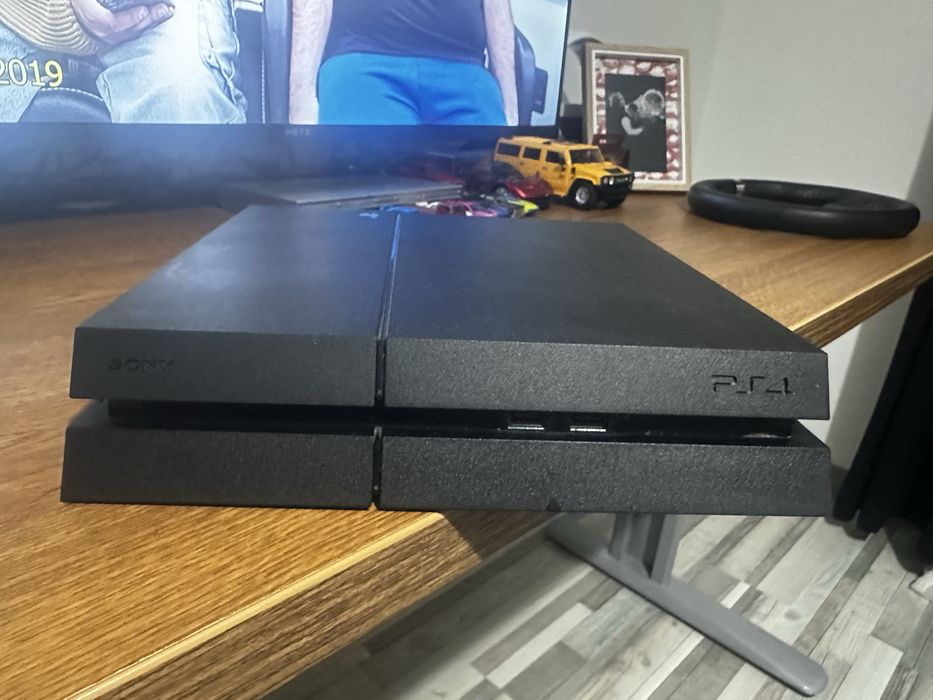 PlayStation 4 1T 2controllere 6 jocuri + gta nu este in poza