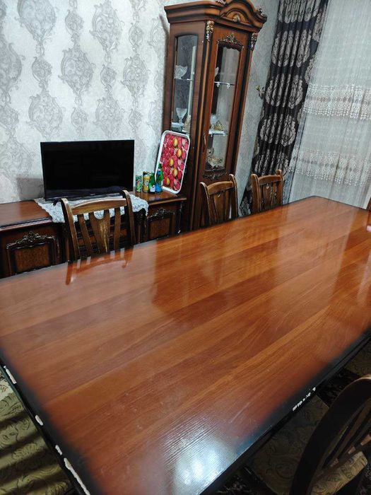 Мебель   б/у.    Большой    стол    на   12    персон.