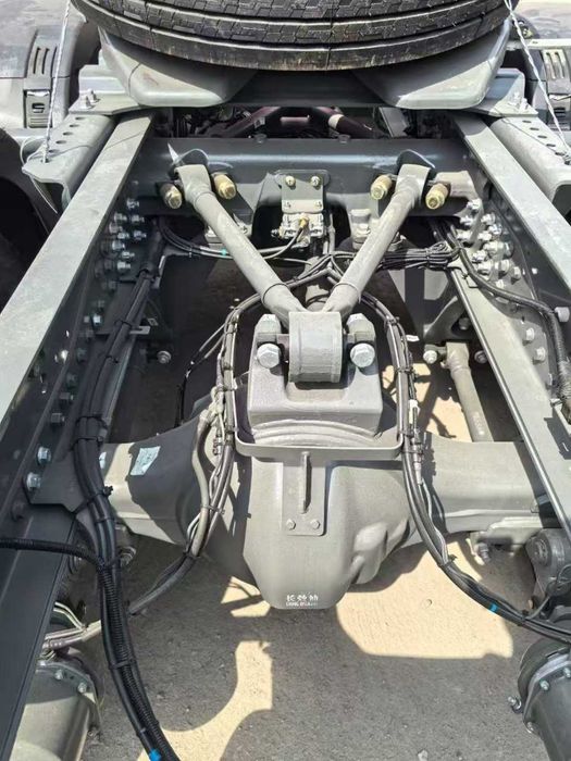 Howo Max трактор