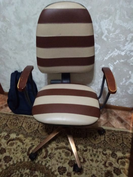Продам кресло кожа целая