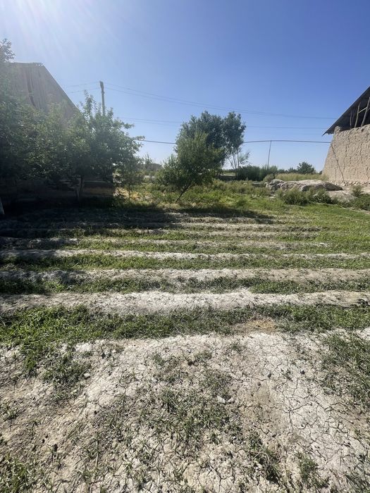 12 sotixli yer joy sotiladi