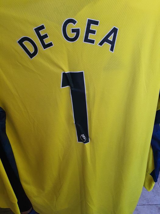 Блуза с дълъг ръкав на Manchester United.