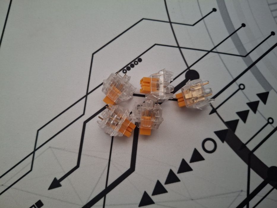 Tastatura de gaming aqirys adara.