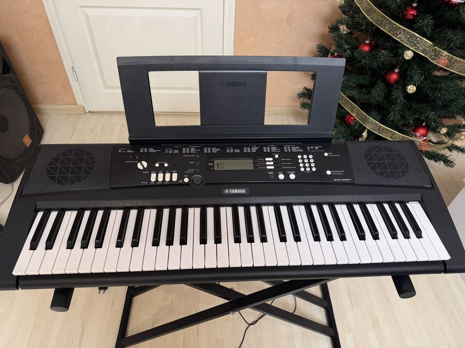 Синтезатор Yamaha EZ220
