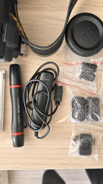 Nikon D3100 с китов обектив и аксесоари