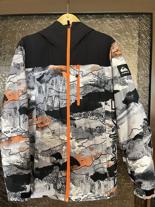 Продавам яке Quiksilver