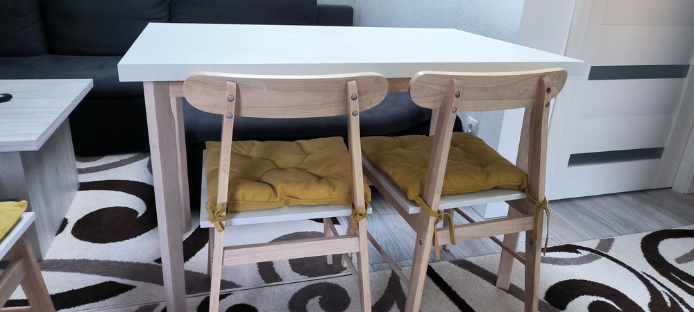 Vând masa +4 scaune