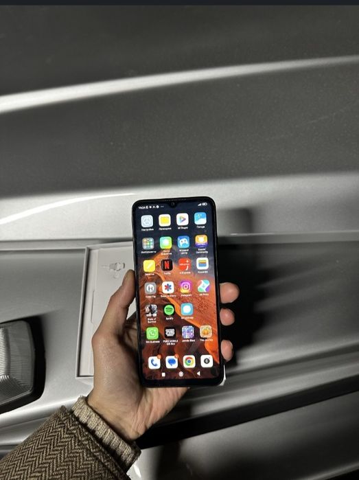 Продам redmi 10c 128гб без минусов с каробкой