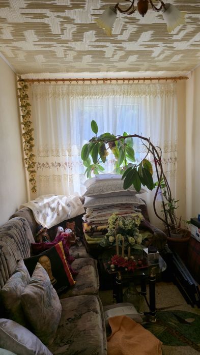 Vând apartament 3 camere etaj 1 semidecomandat