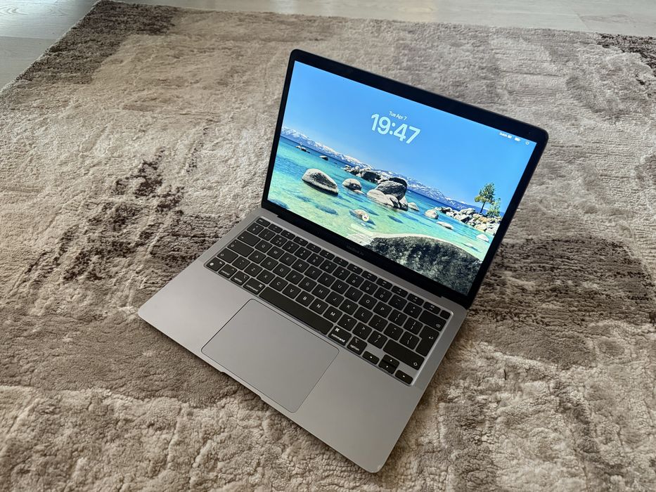 Macbook Air 2020, Procesor M1 , 8gb RAM, 256 SSD NVMe