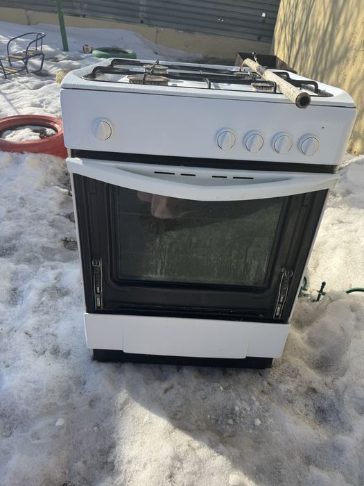 Газ плита в рабочем состоянии !