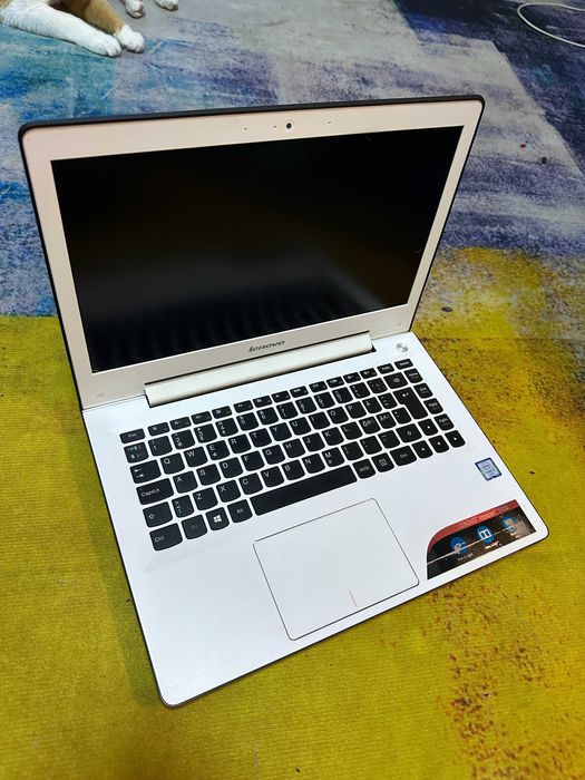 laptop Lenovo 500s, i5 gen 6, 8 gb, ssd 120 , win 11