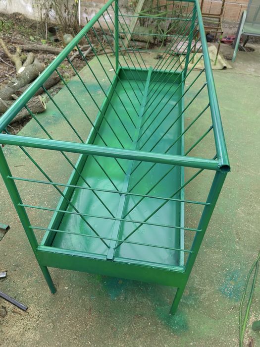 Пасищни хранилки за крави ,телета